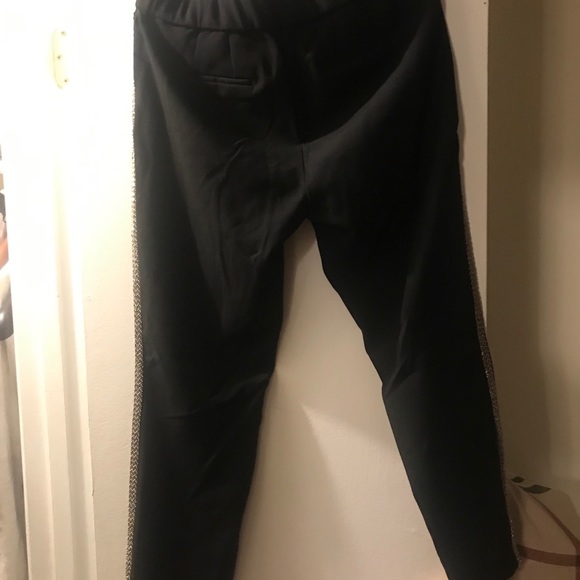 *NWT* Cute Pants With Chain trim on the Sides. Super Classy👌 - Picture 10 of 16